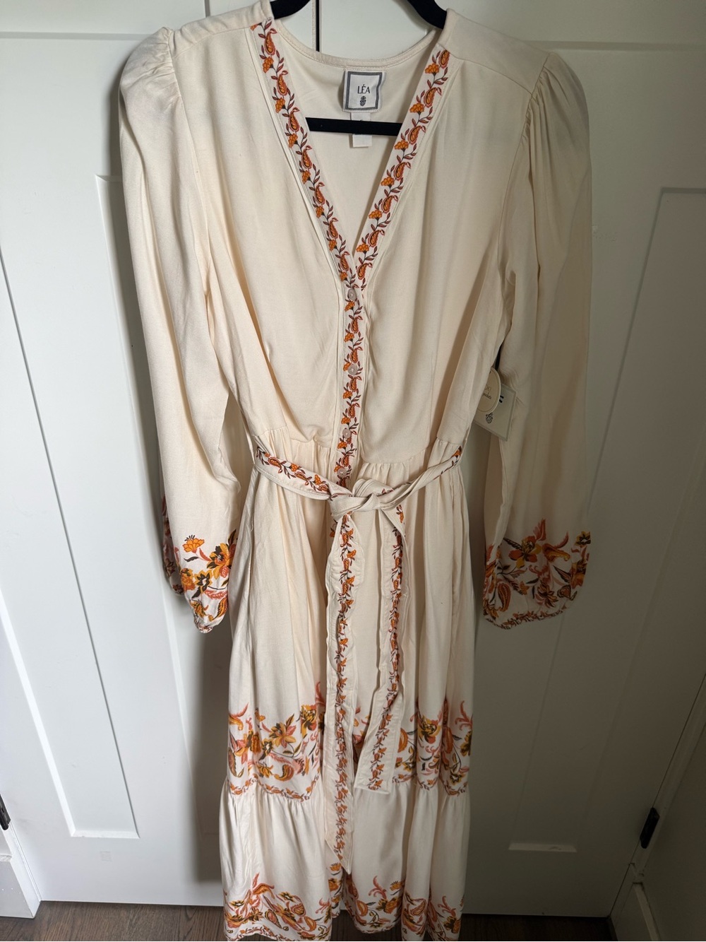 NWT LEA floral border maxi dress with a V-neckline and tie waist. Size Small. - Picture 4 of 12